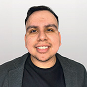 Headshot photo of Luis